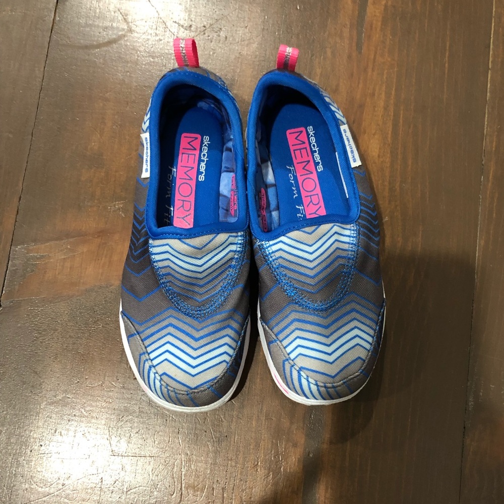 Girls Skechers slip on shoes